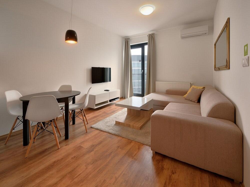 ברטיסלאבה Charming & Cozy Ambiente Apartments מראה חיצוני תמונה